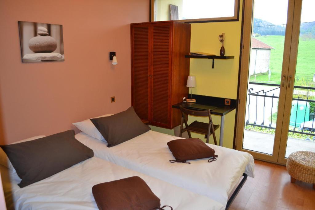 Hotel La Tour Du Loup La Bastide-de-Sérou Habitación foto