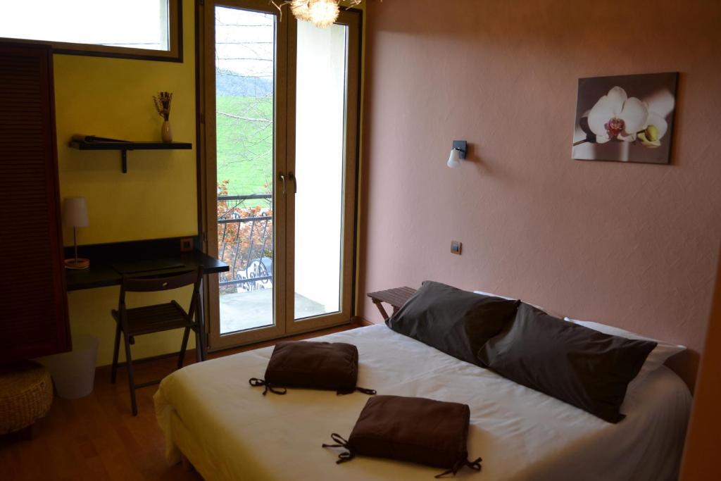 Hotel La Tour Du Loup La Bastide-de-Sérou Habitación foto