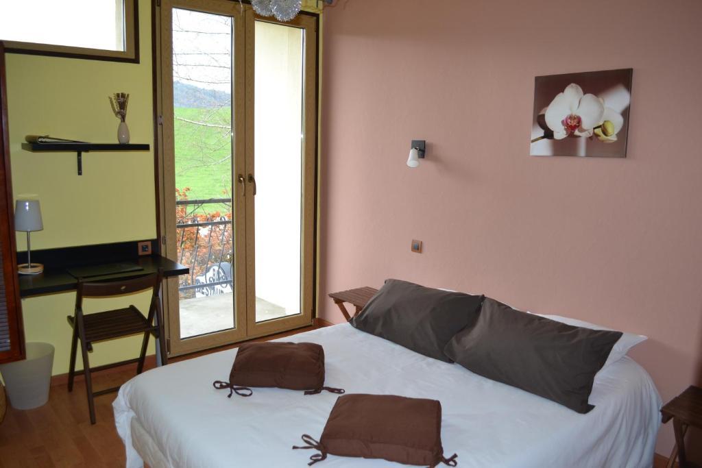 Hotel La Tour Du Loup La Bastide-de-Sérou Habitación foto
