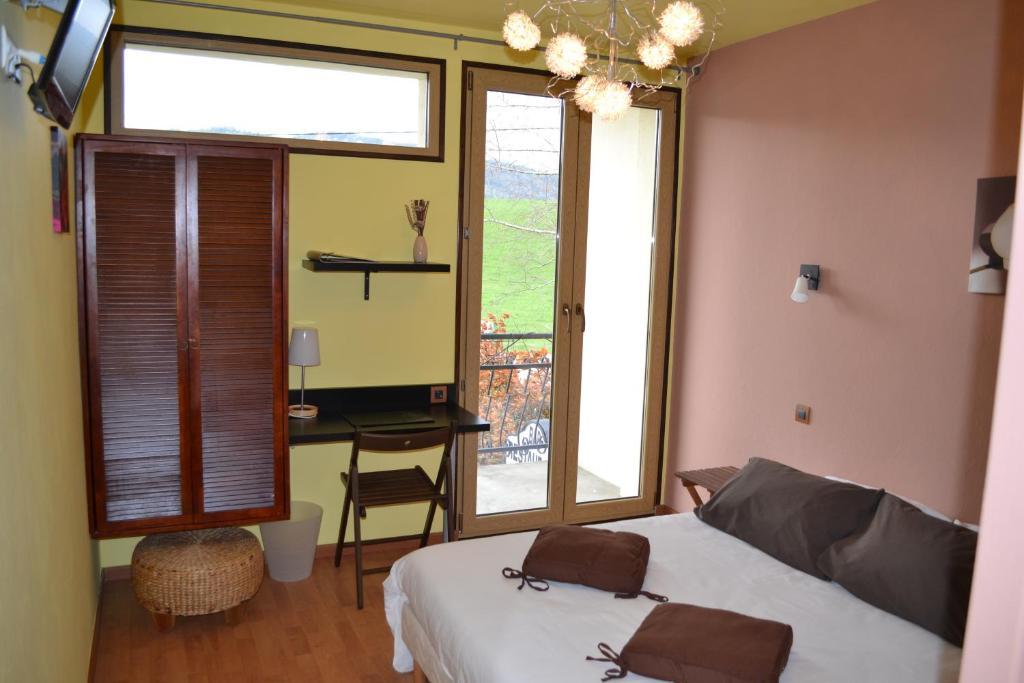 Hotel La Tour Du Loup La Bastide-de-Sérou Habitación foto